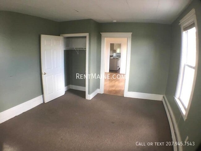 Building Photo - 699 Main St