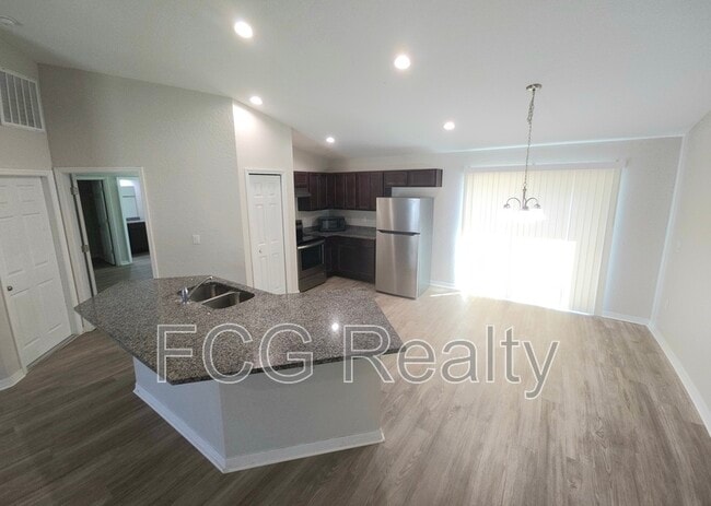 Building Photo - 9809 N Santee Terrace
