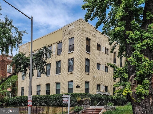 Building Photo - 1437 Spring Rd NW