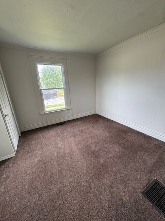 Building Photo - NO APP FEE!