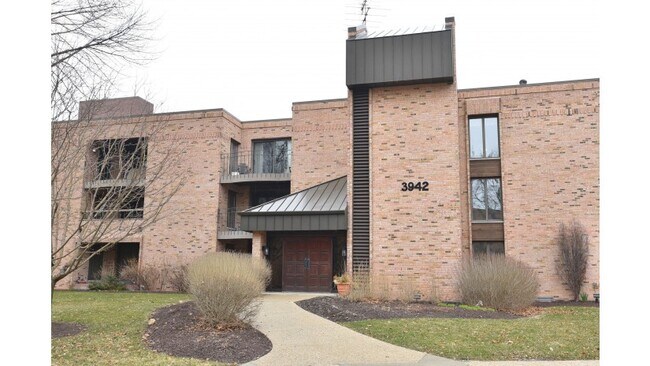 Building Photo - 3942 N Oakland Ave