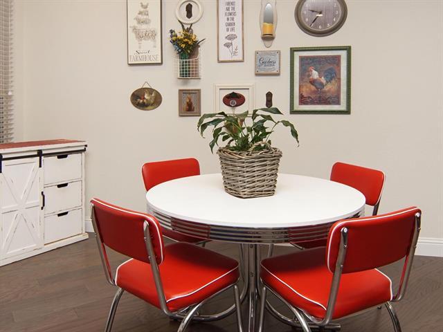 Building Photo - 721 10th St