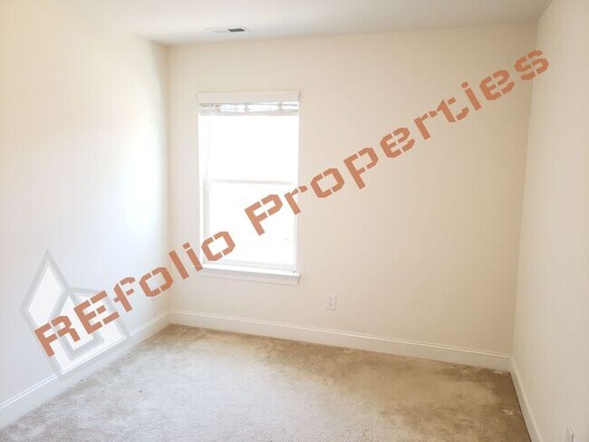 Building Photo - Elegant 3 Bedroom 2.5 Bath 1-Car Garage To...