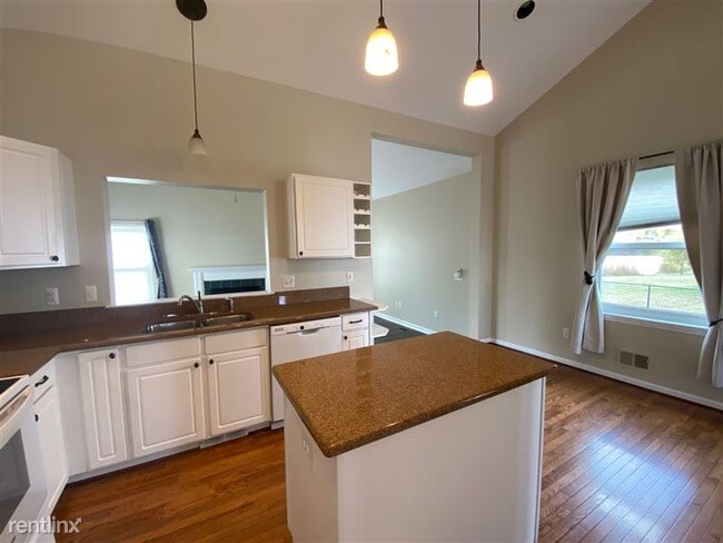 Building Photo - 6710 Summerdale Ct E