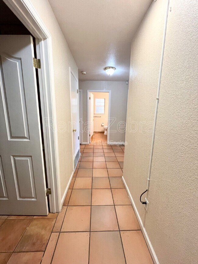 Building Photo - 1199 Paseo Verde Dr