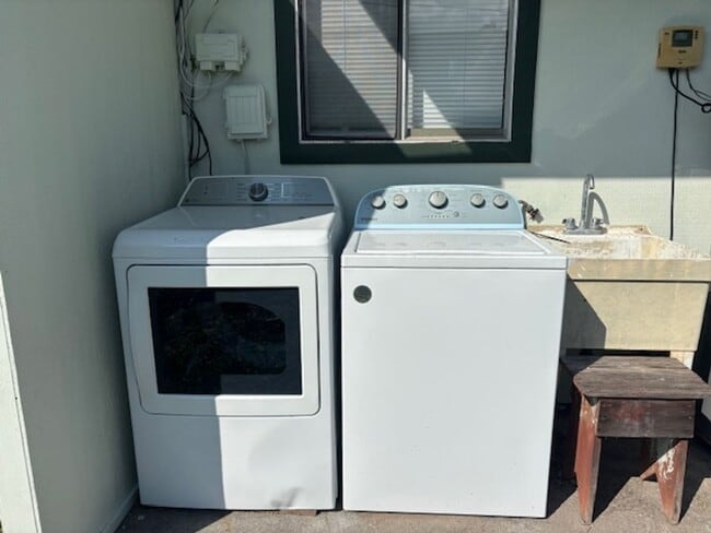 Building Photo - 75-177 Kalani St