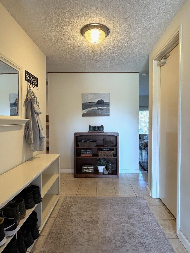 Building Photo - 5919 Royal Ann Dr