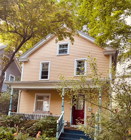 Building Photo - 26 Dickinson St