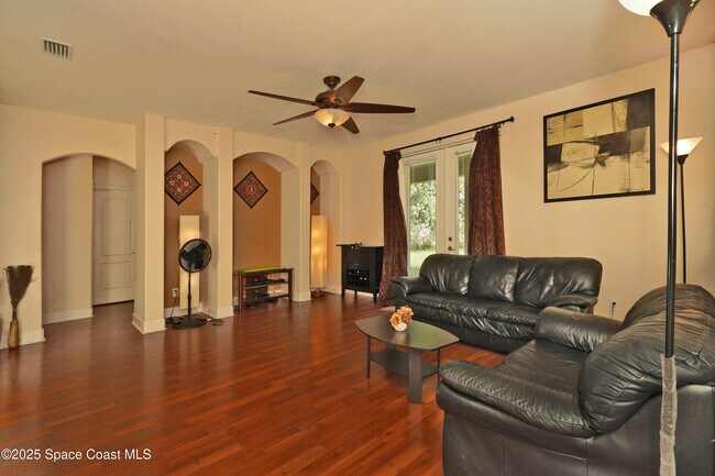 Building Photo - 1185 Talon Way