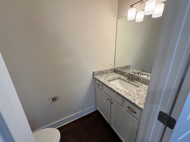 Building Photo - 4691 Heiskell Dr