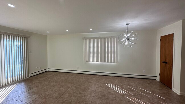 Building Photo - 211 Linden Ave
