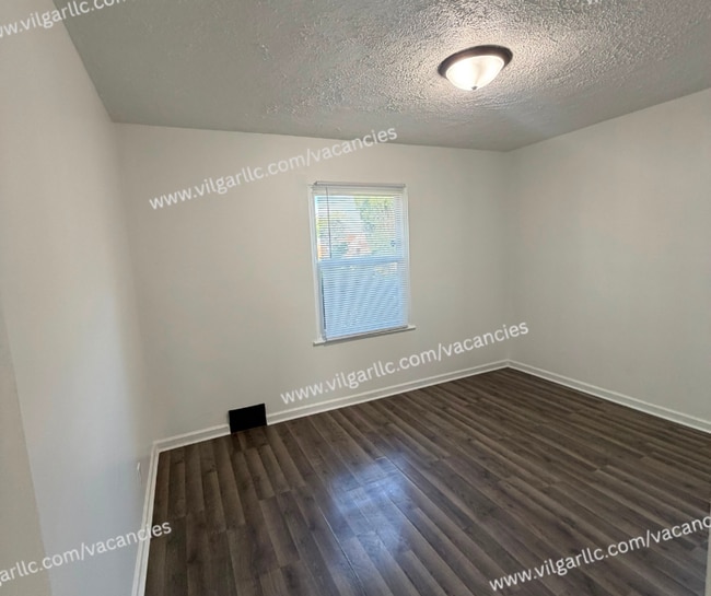 Building Photo - Newly Renovated 3- Bedrooms,  1-Bathroom Home