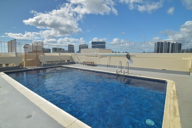 Building Photo - Life on the 19th Floor