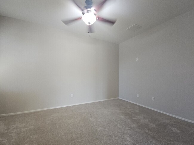 Building Photo - MOVE-IN READY HOME IN COOLEY STATION!
