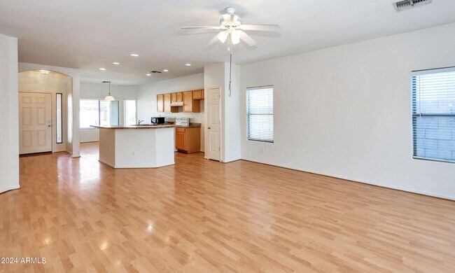 Building Photo - 12839 W Sells Dr