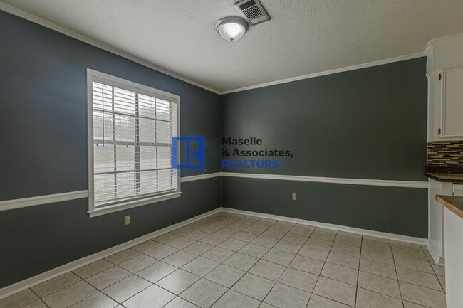 Building Photo - 5 Bedroom/2 Bath Home in Bellegrove Subdiv...