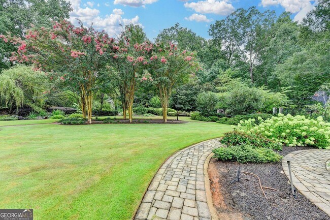 Building Photo - 2611 Briers N Dr