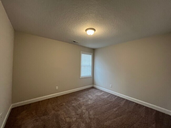 Building Photo - Welcome to Stateside!