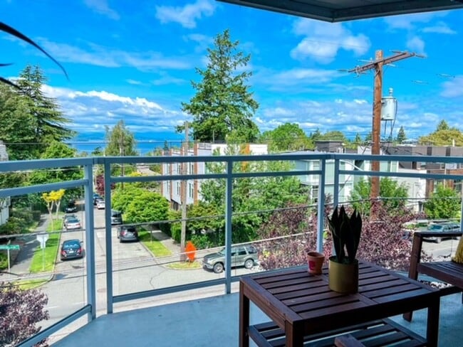 Building Photo - 2b/2ba Seattle House