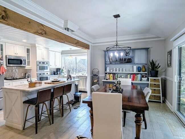 Building Photo - 1036 Heritage Vlg