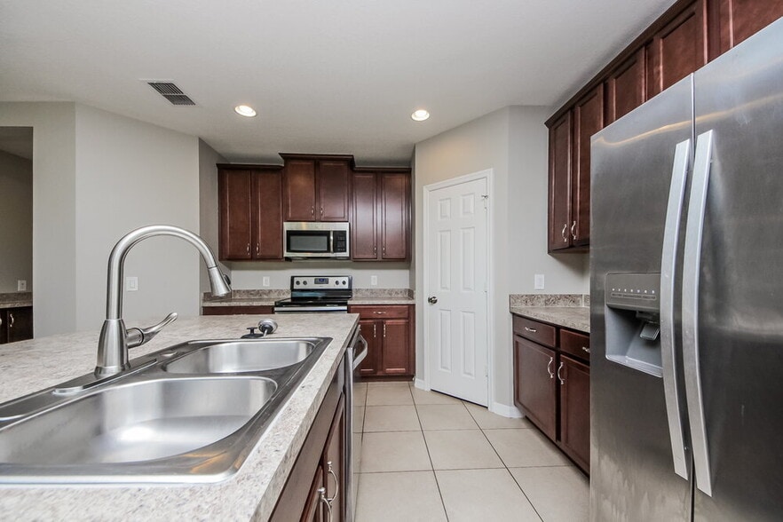Building Photo - 3171 Turret Dr