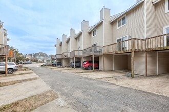 Building Photo - Norfolk condo across from Chesapeake Bay