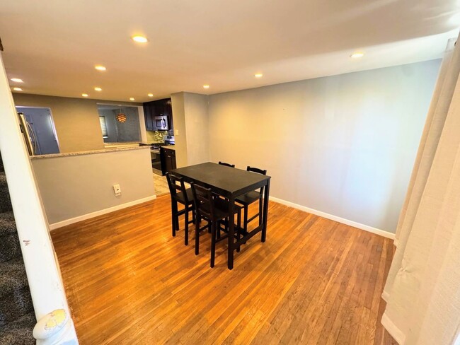 Building Photo - 3BR/1BA Beautiful Port Richmond Home with ...