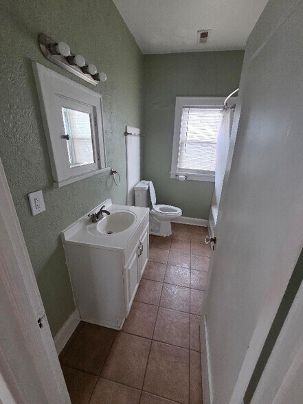 Building Photo - 5921 Harrison St