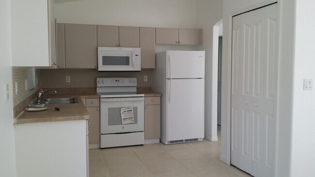 Building Photo - North Biscayne 3/2/2 / NEW PRICE / $ 1800