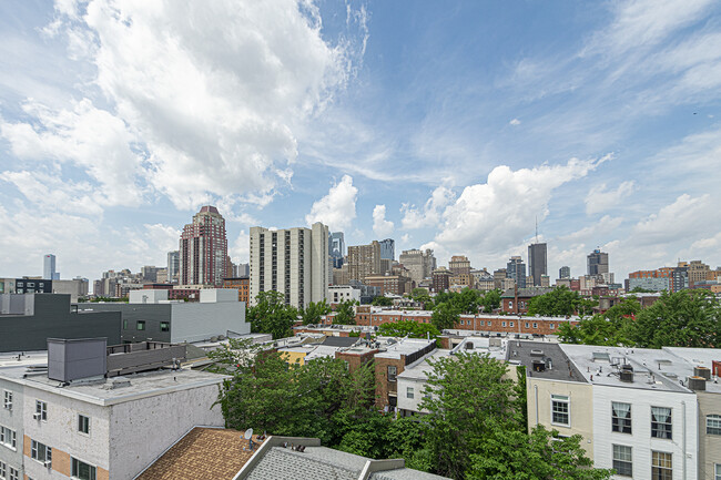 Building Photo - 1211 Bainbridge St