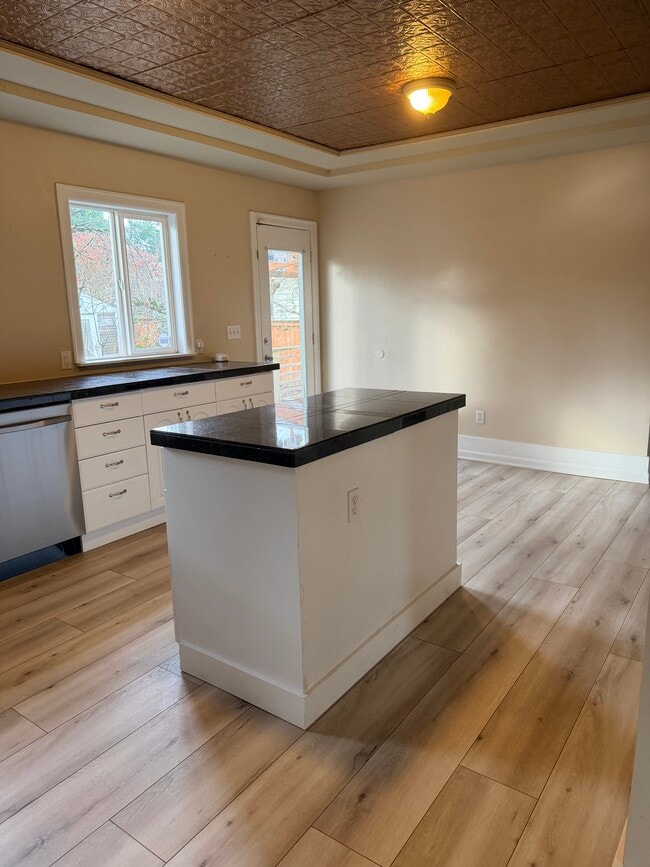 Building Photo - 9648 N Central St