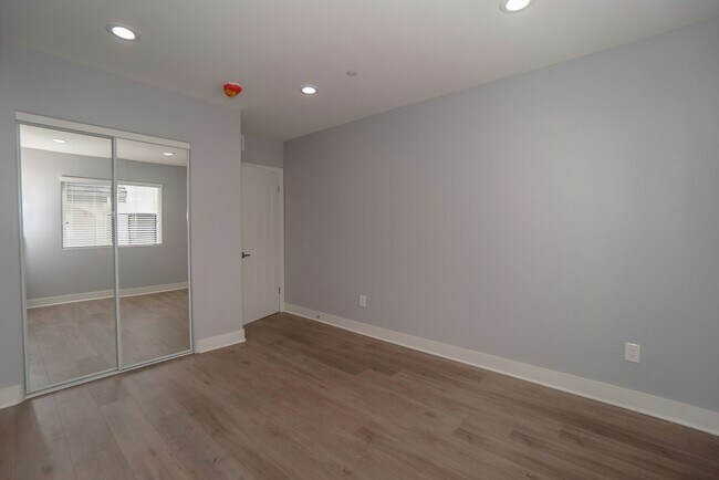 Building Photo - 7199 S La Cienega Blvd