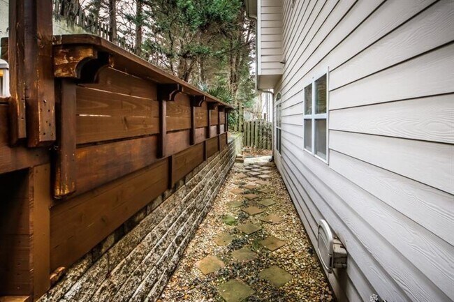 Building Photo - 1354 Brookhaven Village Cir NE