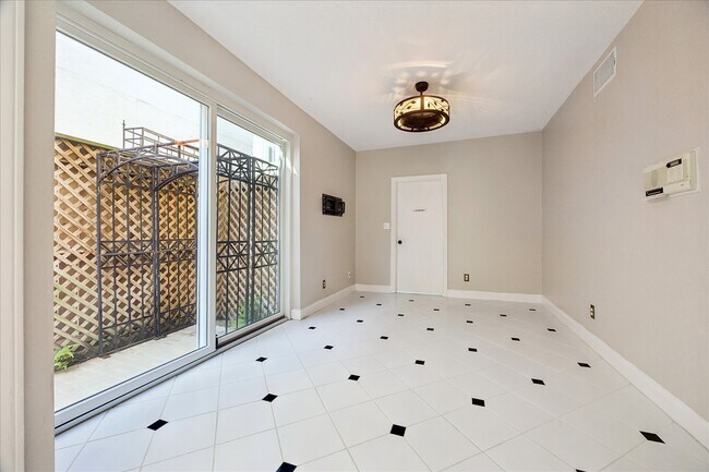 Building Photo - 1524 Nantucket Dr