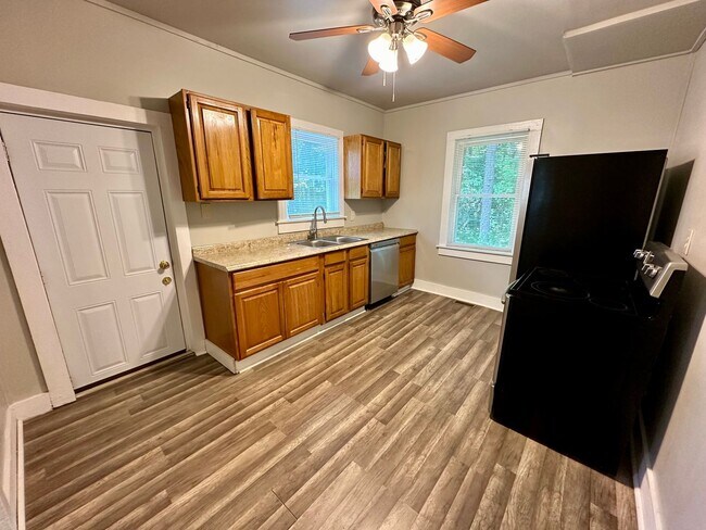 Building Photo - The High Street Charmer