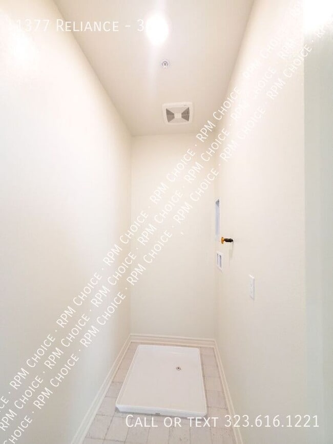 Building Photo - 1377 Reliance-30