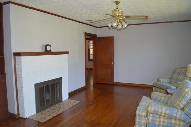 Building Photo - 8025 Oakwood St