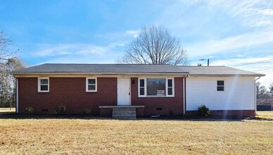 Building Photo - 4 bedroom 2 bathroom house close to downtown Gibsonville!