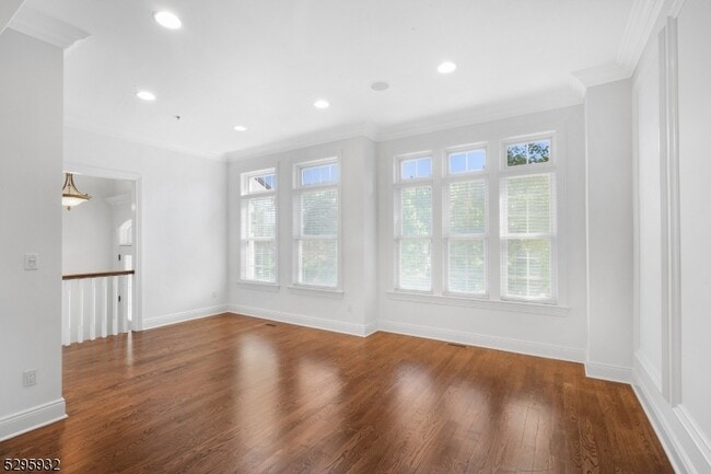 Building Photo - 12 Howland Terrace