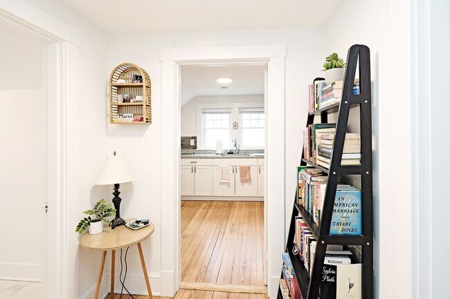 Building Photo - Nicely Updated Fry's Spring Apartment With Utilities Included