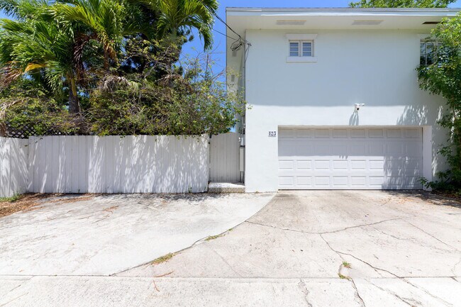 Building Photo - 123 N Palmway