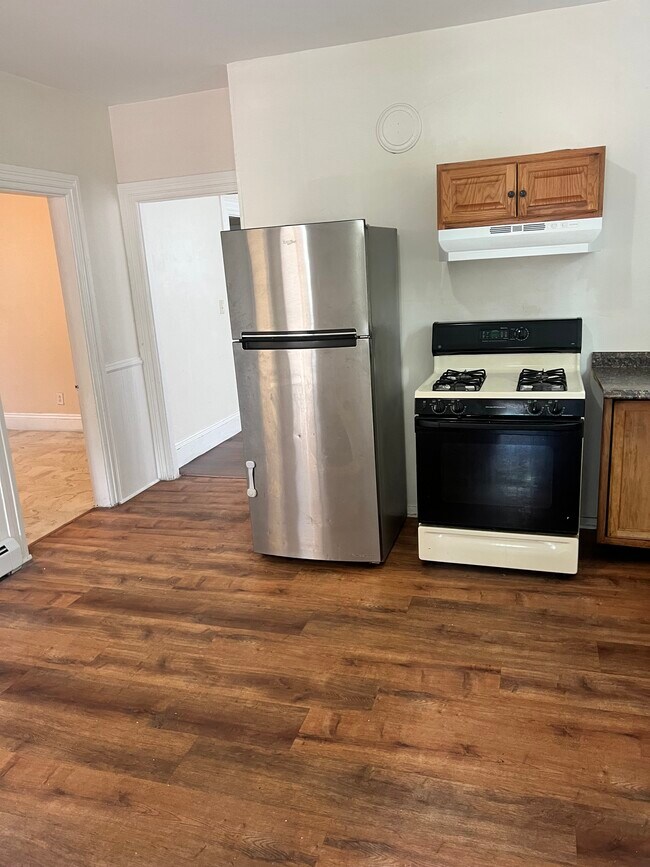 Building Photo - 456 Chalkstone Ave