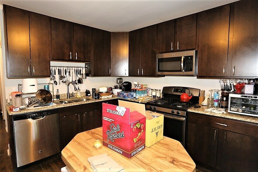 Building Photo - 4849 N Seeley Ave