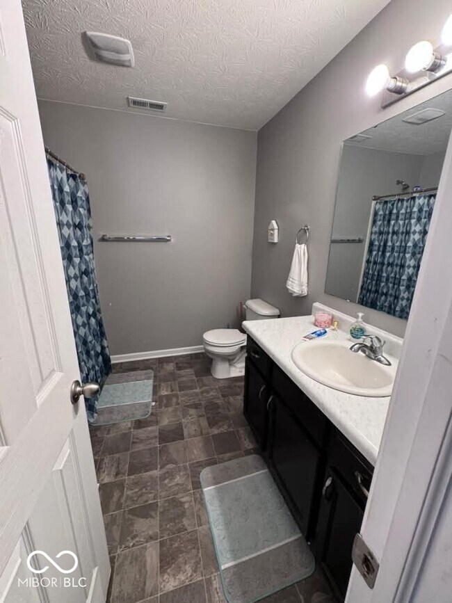 Building Photo - 17706 Arryne Dr E