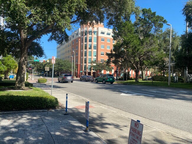 A quiet tree lined neighborhood in the midst of downtown - 470 3rd St S