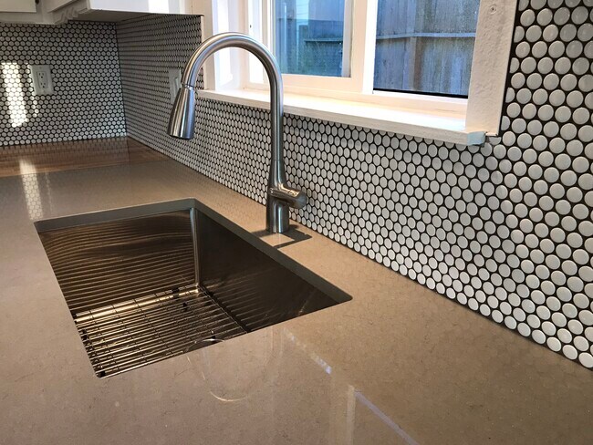 Building Photo - 2321 Ellis St