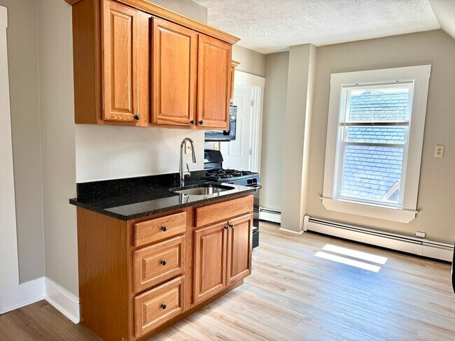 Primary Photo - 58 Estes St