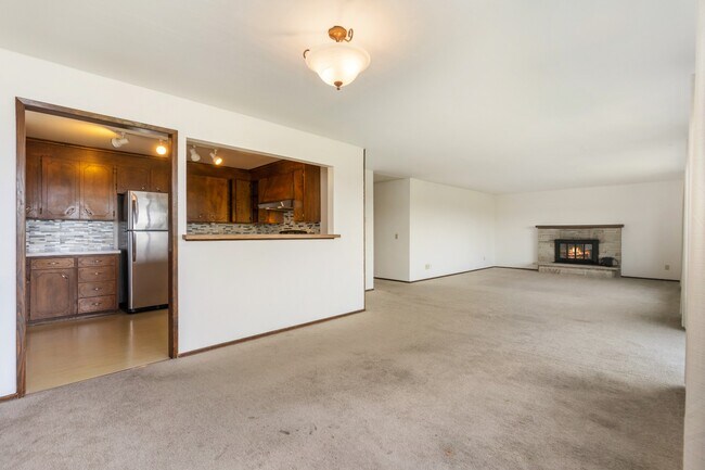 Building Photo - Charming 2BR/2BA Home with Private Balcony...