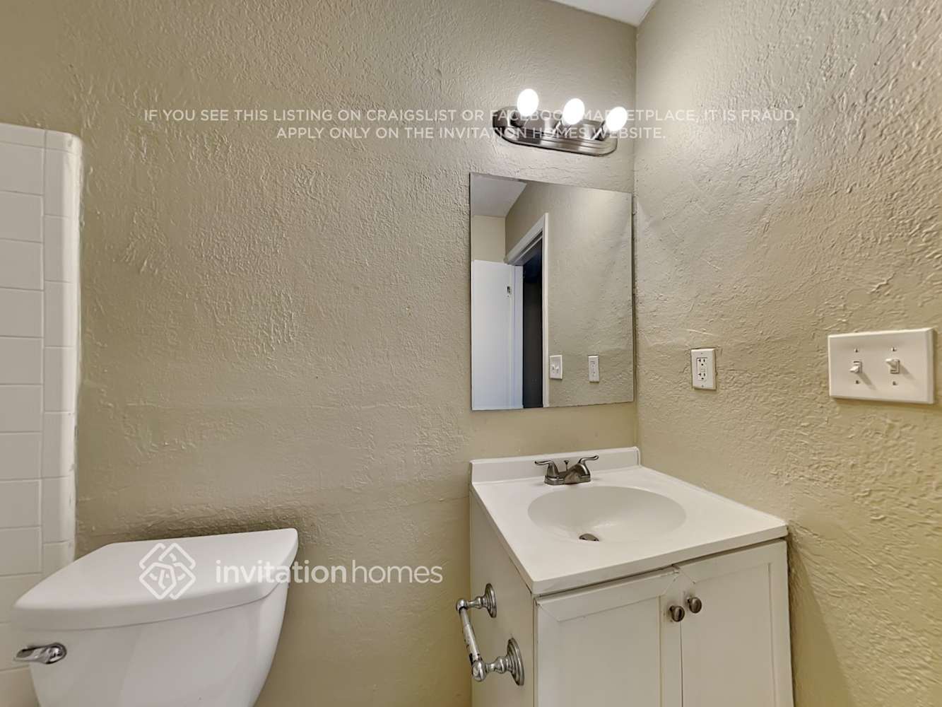 Building Photo - 7204 NW 80th Pl