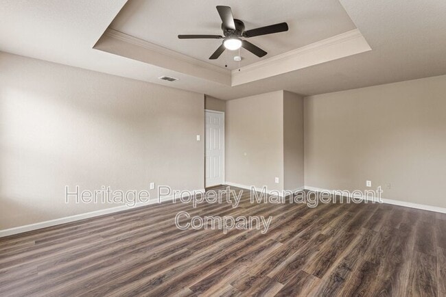 Building Photo - 5819 Providence Oak